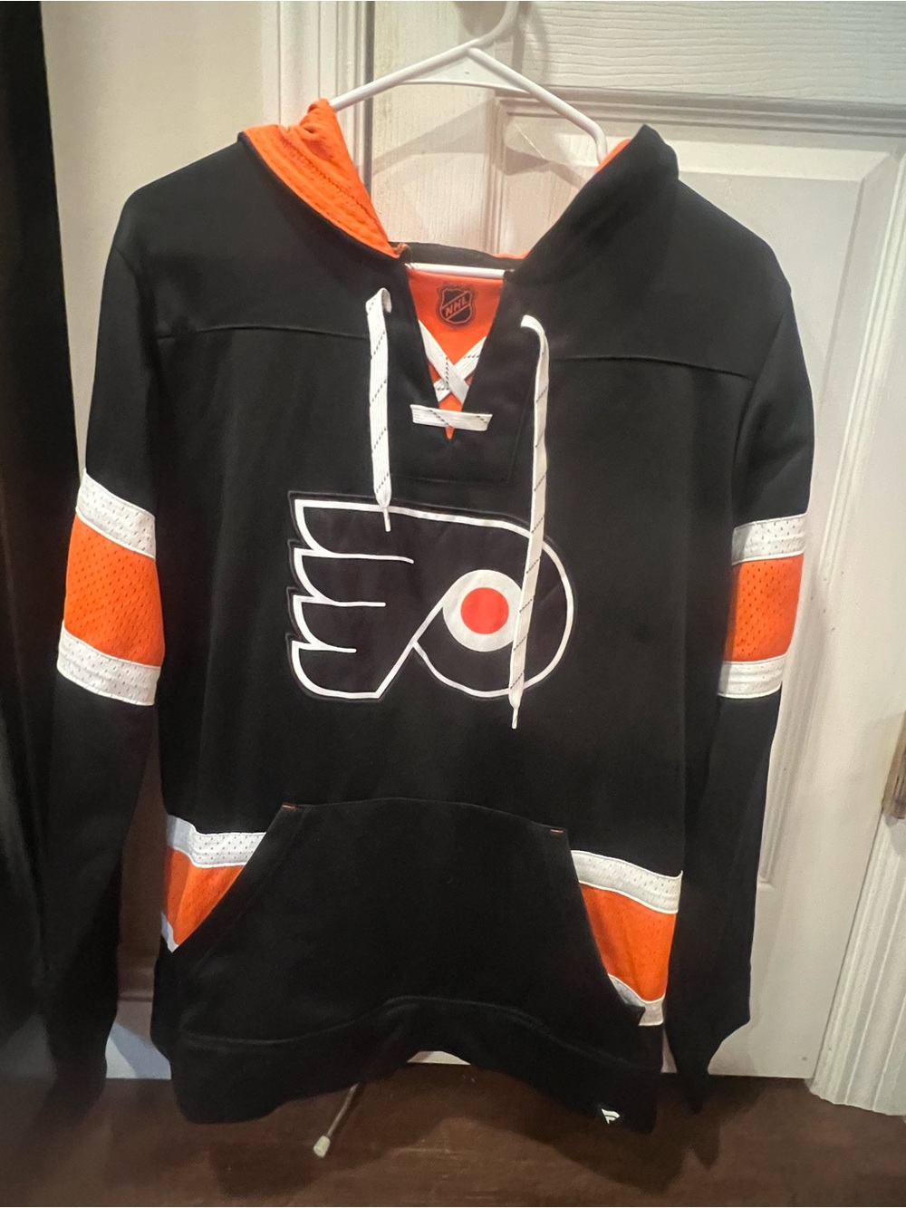 Philadelphia Flyers Fanatics hoodie size medium